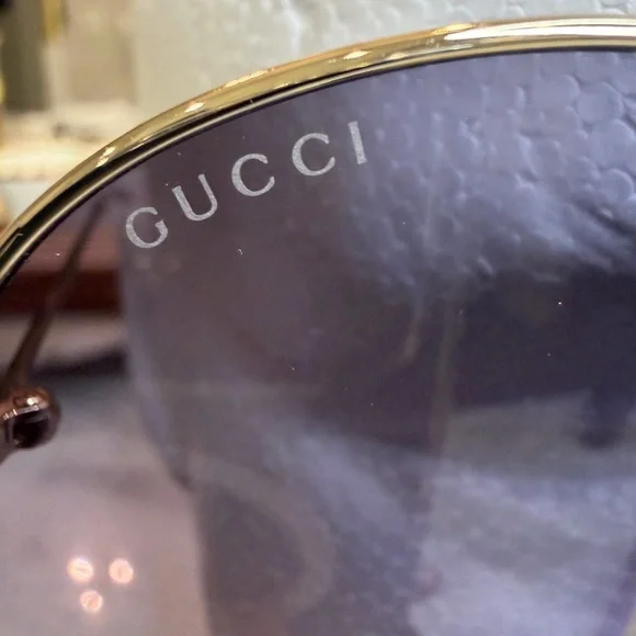New Gucci Oversize Sunglasses - Picture 3 of 4